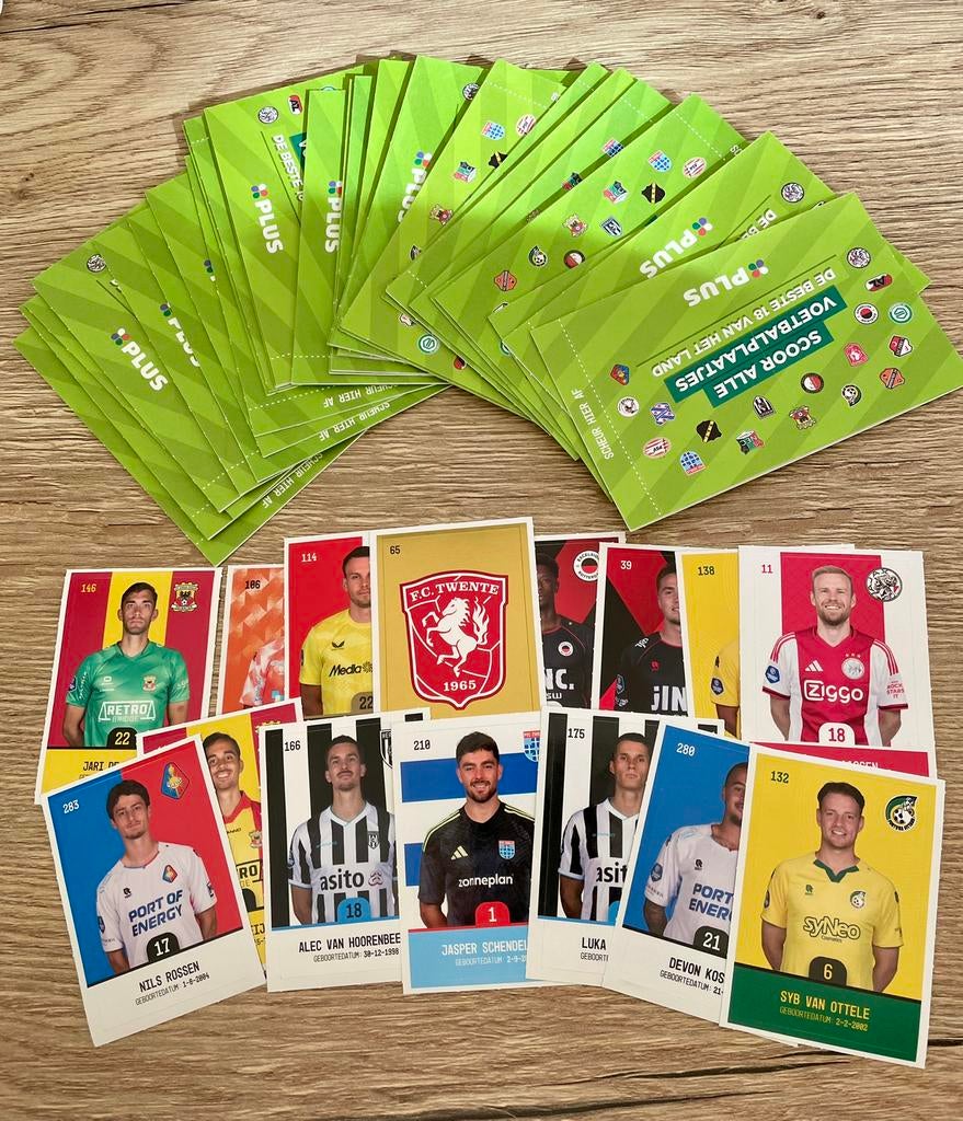 30 dichte pakjes voetbalplaatjes + 15 losse, Plus, Ophalen of Verzenden