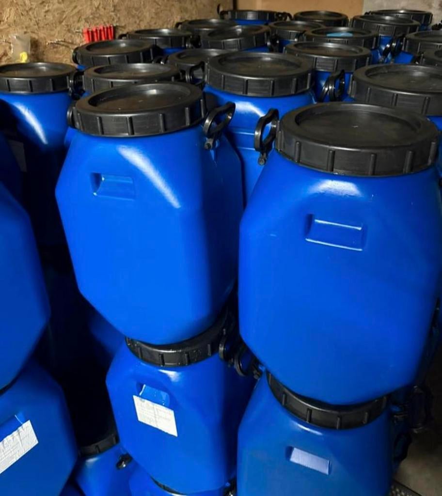Grote voorraad voertonnen voerton vaten 30 liter, Ophalen of Verzenden, Zo goed als nieuw