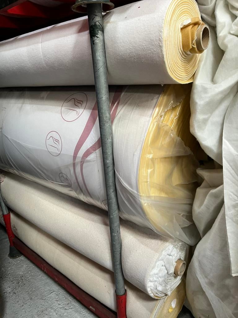 Gratis rollen stof met schuimlaag verpakking, Hobby en Vrije tijd, Stoffen en Lappen, Ophalen, 120 cm of meer, 200 cm of meer