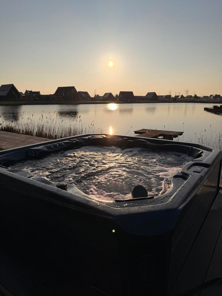 6-persoons buitenspa Venezia, Tuin en Terras, Ophalen, Zo goed als nieuw, Vast