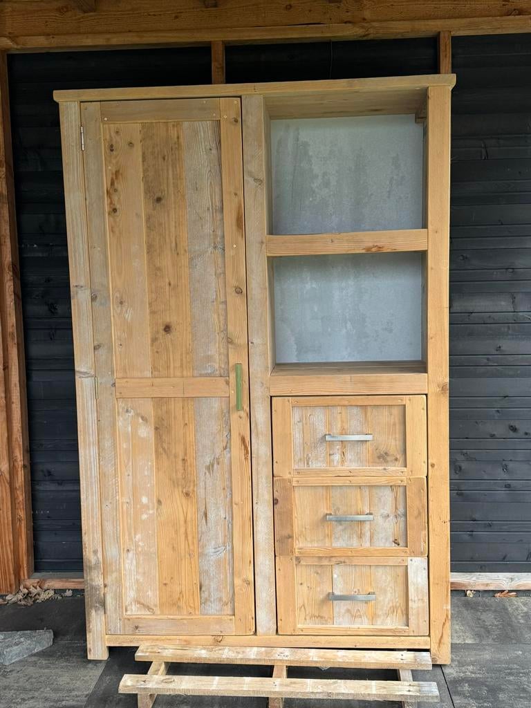 Mooie steigerhouten kast, Ophalen, Zo goed als nieuw