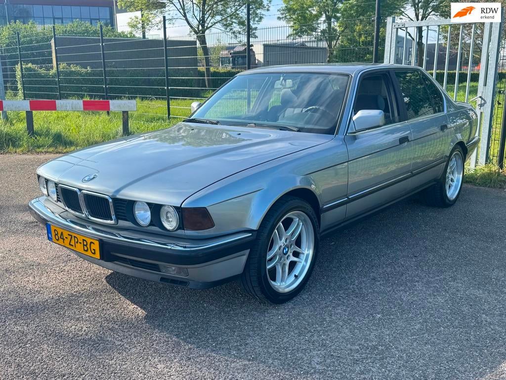 BMW 7-serie 750i V12 E32 Velours 18inch M Parallel Nette sta, Auto's, Automaat, Achterwielaandrijving, 12 cilinders, Bedrijf