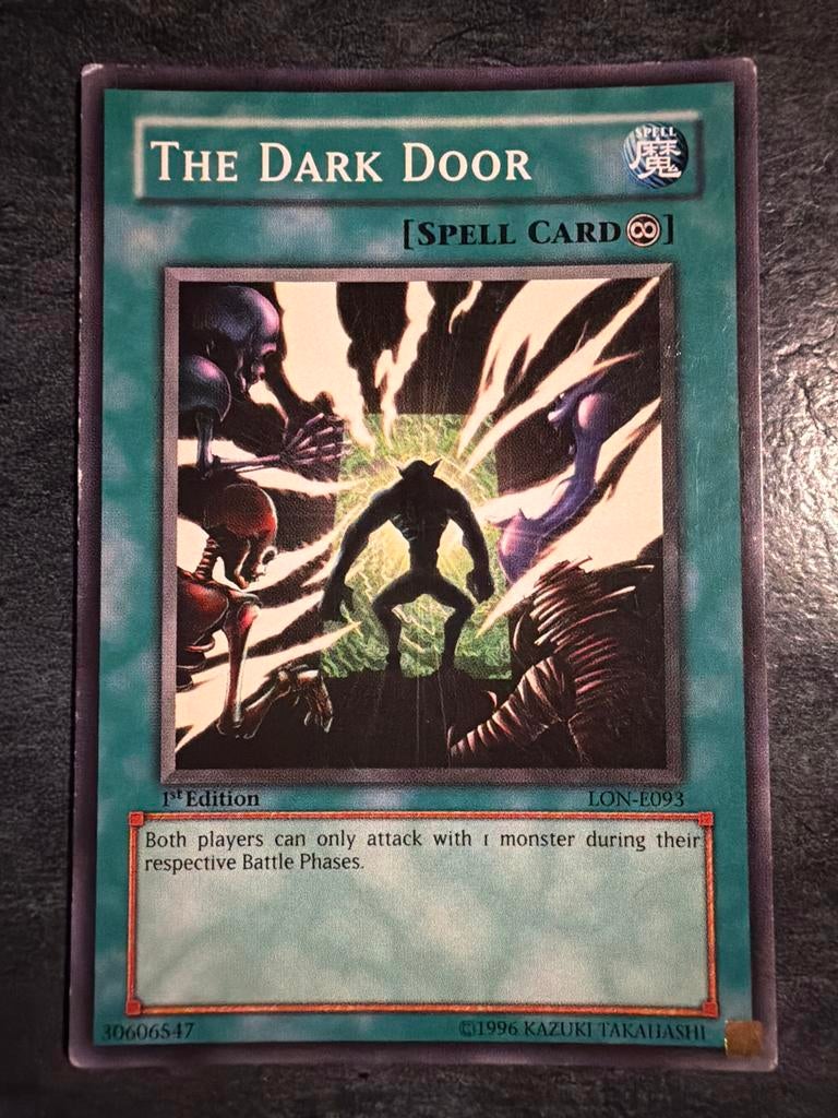 Yu-Gi-Oh! The Dark Door LON-E093 1st Edition Spell Card, Ophalen of Verzenden, Gebruikt, Losse kaart