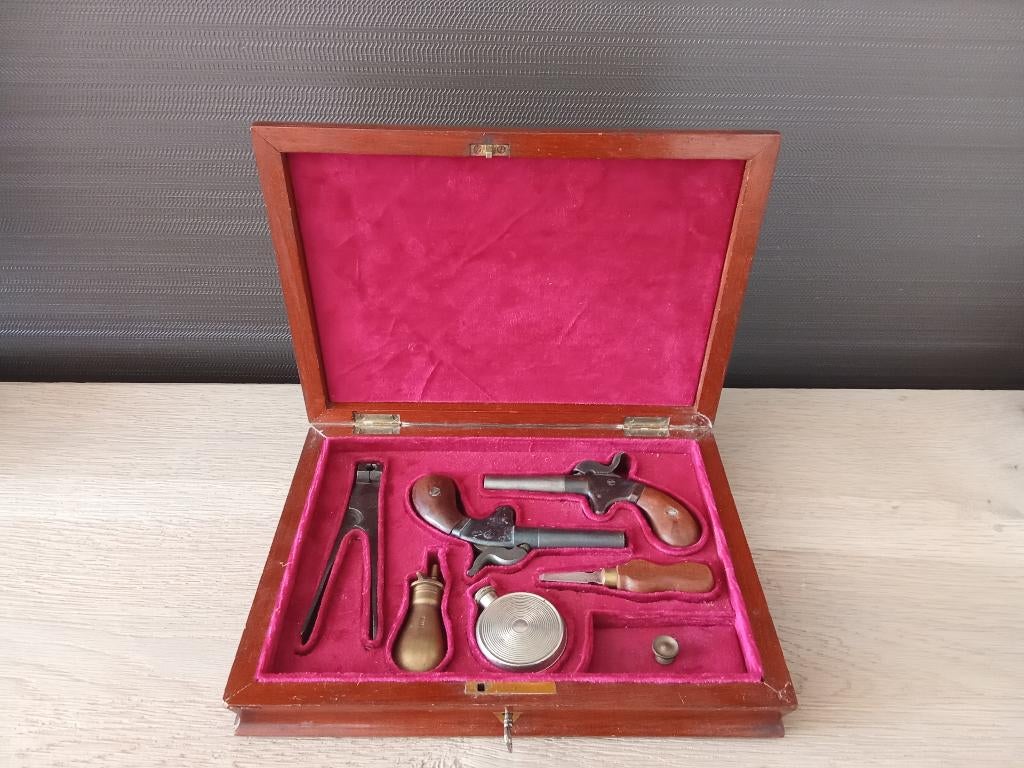 Zwartkruit wapen 2 stuks in doos, Ophalen of Verzenden, Landmacht, Overige gebieden, Overige typen