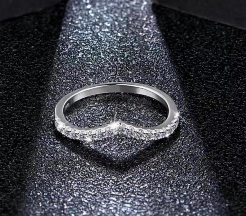 Prachtige ringen ingelegd met Moissanite, Nieuw, Ophalen of Verzenden, Met edelsteen, Dame