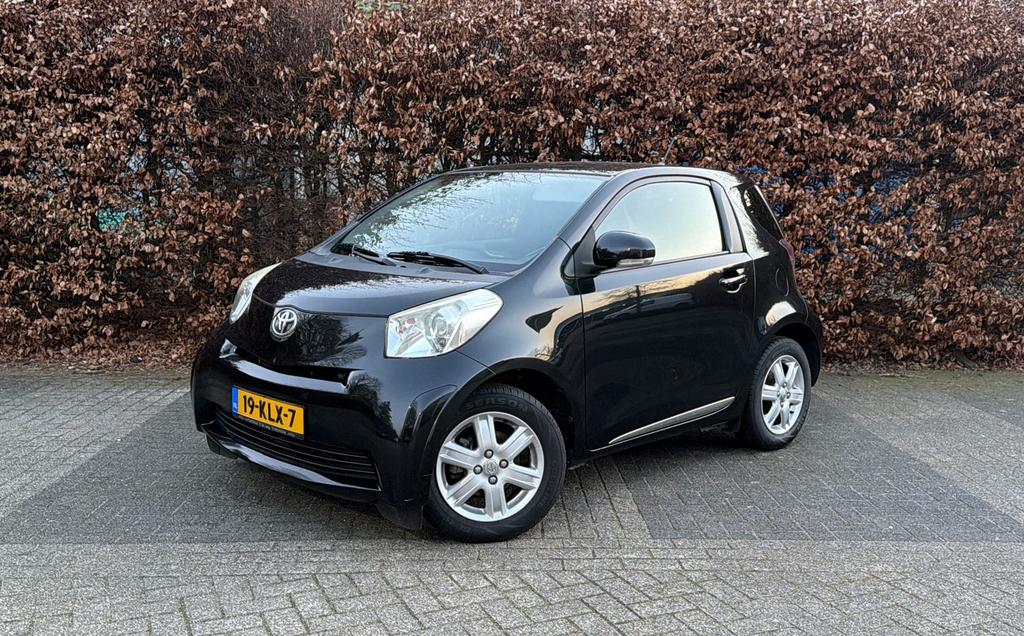 Toyota IQ 1.0 2010 | AIRCO | NETTE AUTO | ALL SEASON BANDEN, Stof, Zwart, 4 stoelen, Origineel Nederlands