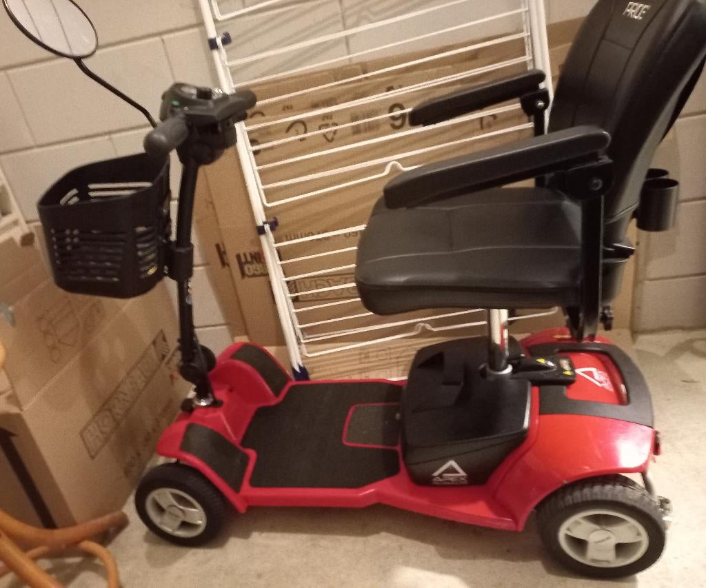 Scootmobiel Pride meeneembaar in auto inklapbaar en deelbaar, Ophalen, Opvouwbaar, Zo goed als nieuw