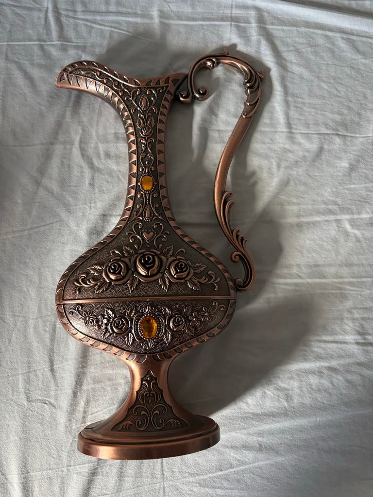 Decoratieve Koperen Kan met Rozen en Edelstenen, Antiek en Kunst, Antiek | Koper en Brons, Ophalen, Koper