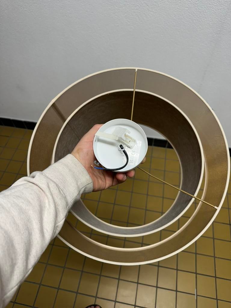 GRATIS: Stijlvolle Hanglamp – Dubbele kap, Huis en Inrichting, Lampen | Lampenkappen, Ophalen, Wit, Rond, Zo goed als nieuw