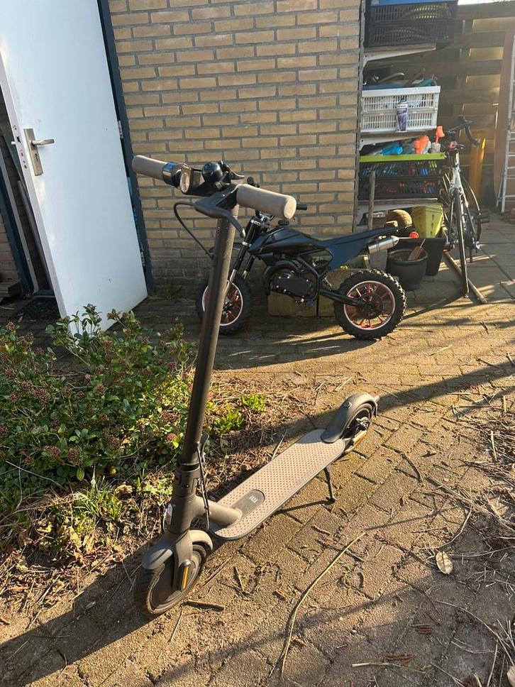 Xiaomi e-step, Fietsen en Brommers, Steps, Zo goed als nieuw, Elektrische step (E-scooter), Ophalen