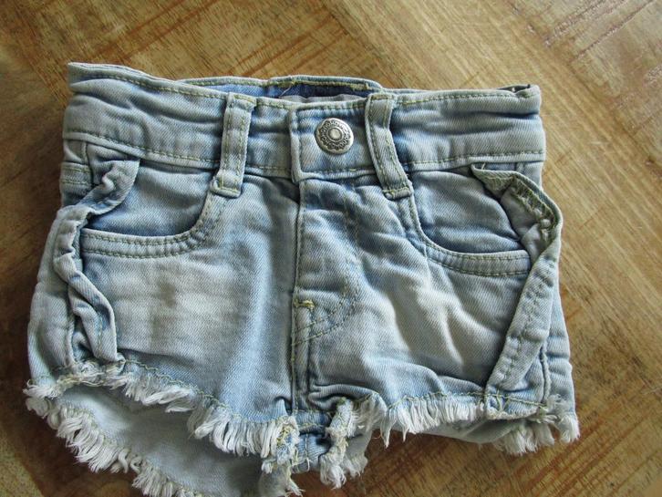 Koko Noko maat 80 - super toffe spijker short, Kinderen en Baby's, Babykleding | Maat 80, Zo goed als nieuw, Meisje, Broekje, Ophalen of Verzenden
