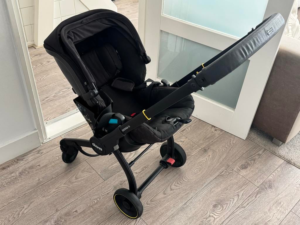 Doona X kinderwagen en autostoel + Iso-fix base, Zo goed als nieuw, Combiwagen, Met autostoeltje, Ophalen