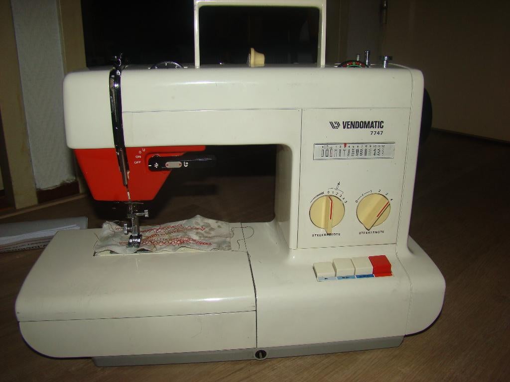 VENDOMATIC 7747 Gebruikt verzenden met UPS €4,20, Ophalen of Verzenden, Gebruikt, Naaimachine, Overige merken