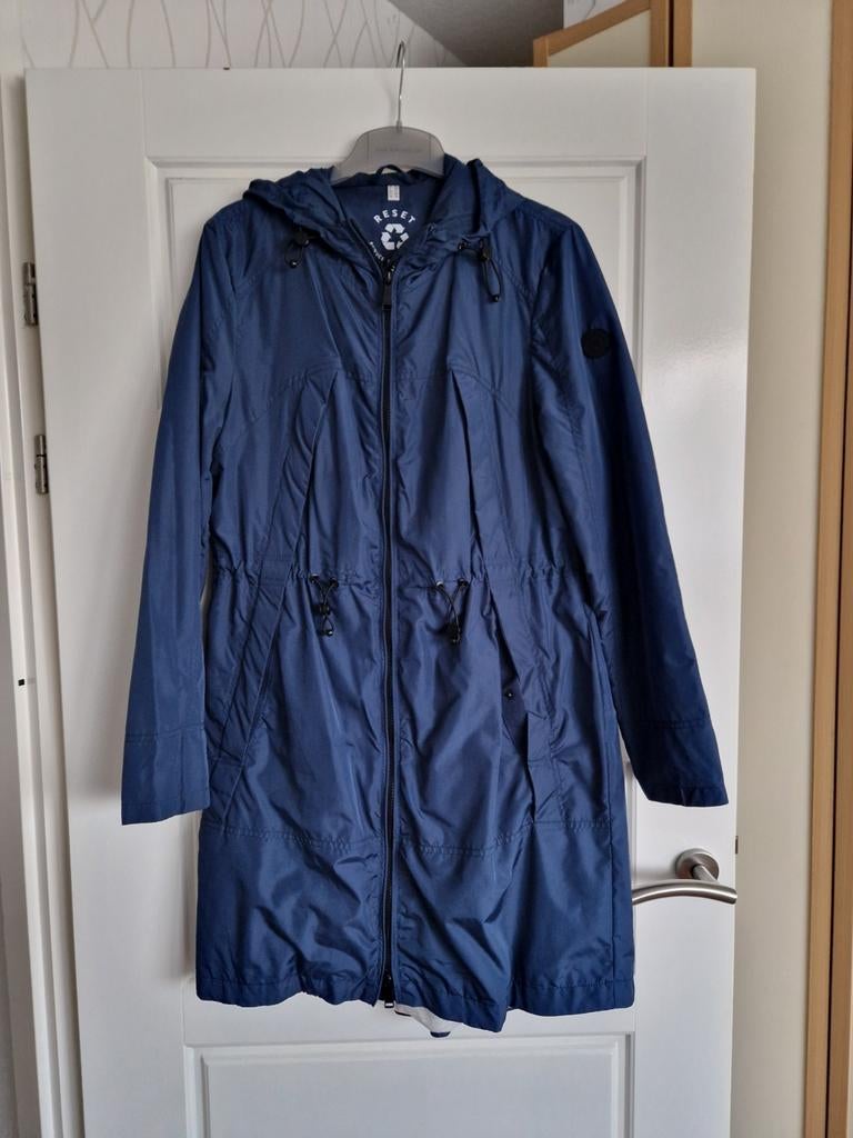 Te koop nieuwe blauwe dames jas, merk Reset, maat 40.
Oksel, Maat 38/40 (M), Blauw, Nieuw, Ophalen of Verzenden