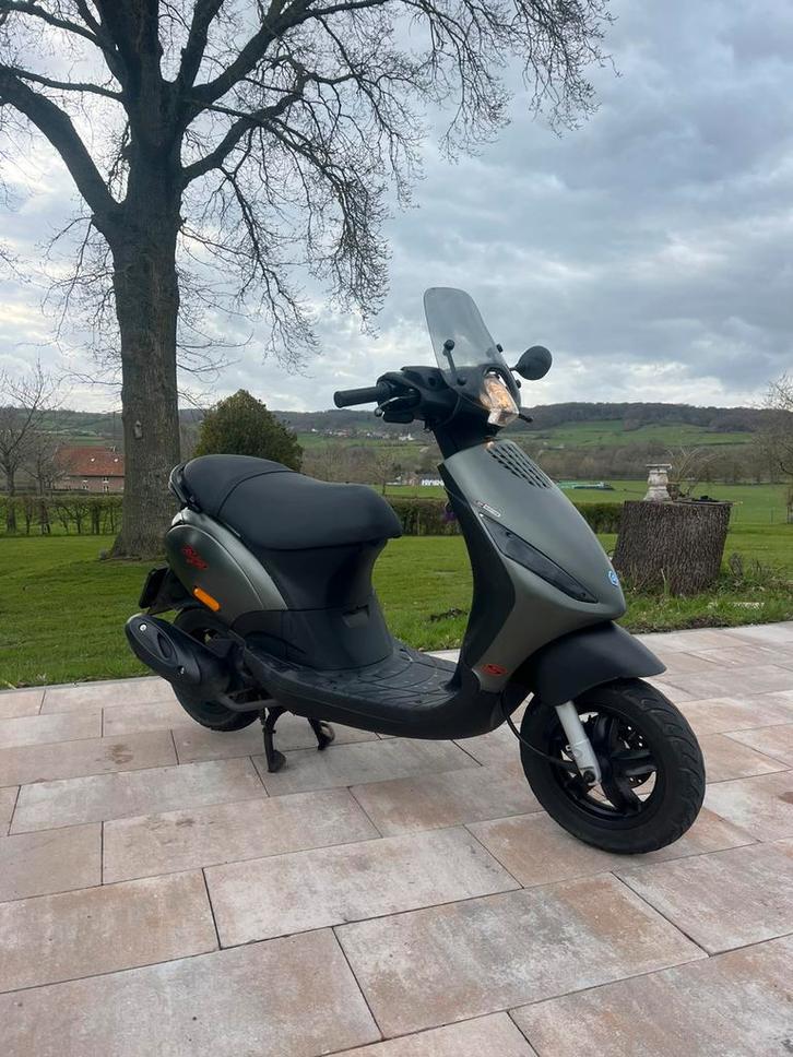 Piaggio zip 4t 2011 (snor), Fietsen en Brommers, Scooters | Piaggio, Zo goed als nieuw, Zip, Benzine, Ophalen