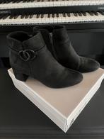 Tamaris enkellaarsjes zwart - z.g.a.n. maat 39, Zwart, Lage of Enkellaarzen, Ophalen of Verzenden, Zo goed als nieuw