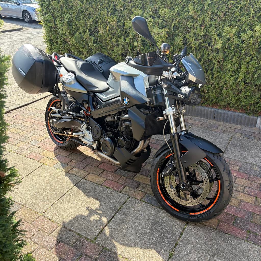 BMW F800R met nieuwe michelin road 6 banden en kettingset, Motoren, Motoren | BMW, Particulier, Naked bike, LED Verlichting