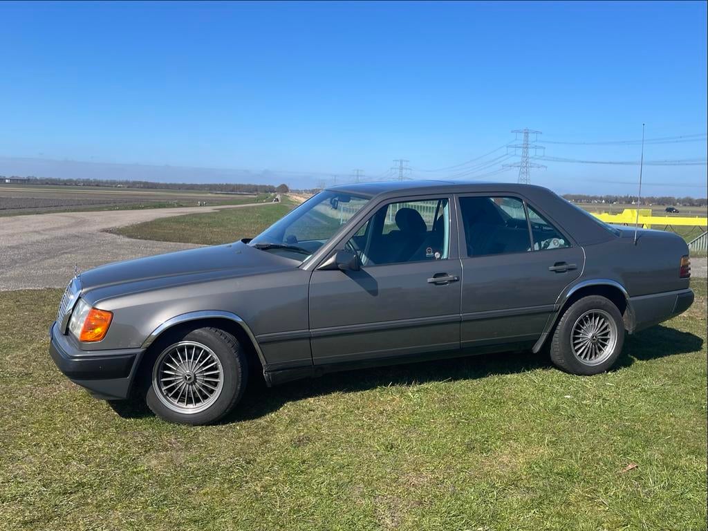 Daimler benz w124 200D 1986 Grijs belastingvrij, Auto's, 1983 cc, 24 km/l, Particulier, Sedan