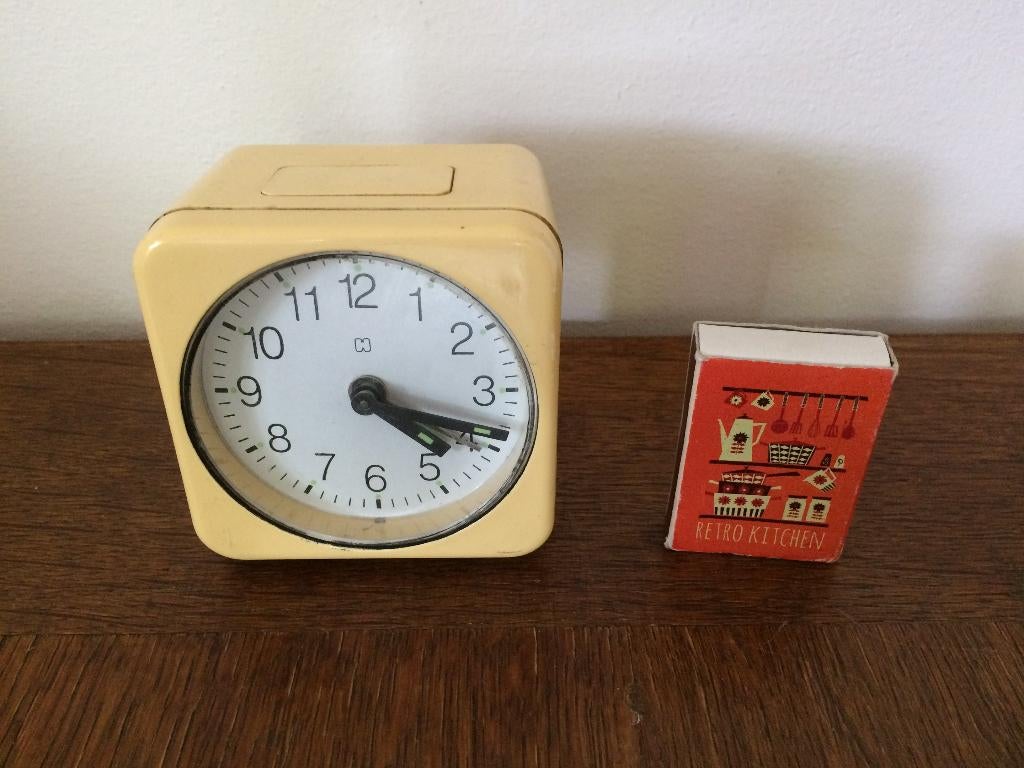 Ouderwets wit opwind wekkertje wijzers geen batterij nodig, Ophalen of Verzenden, Gebruikt, Analoog