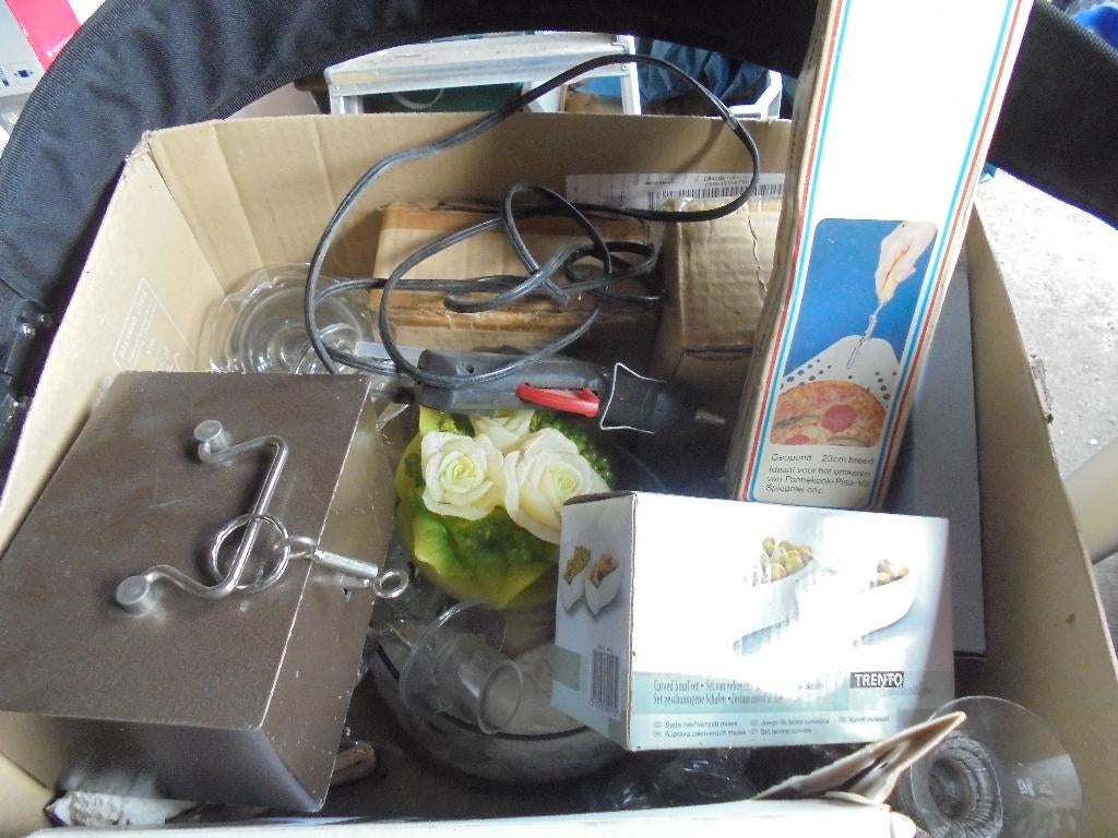 rommelmarkt spullen, Ophalen, Zo goed als nieuw