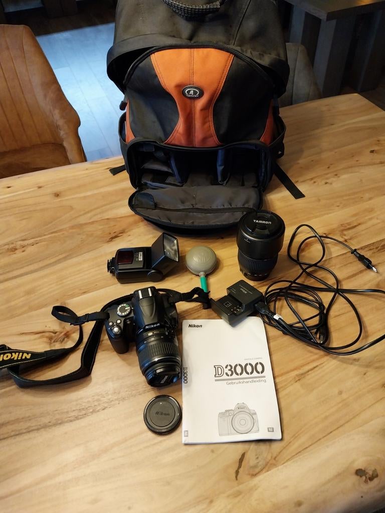 Nikon D3000 Spiegelreflexcamera met complete set accessoires, Audio, Tv en Foto, Fotocamera's Digitaal, Ophalen, Zo goed als nieuw