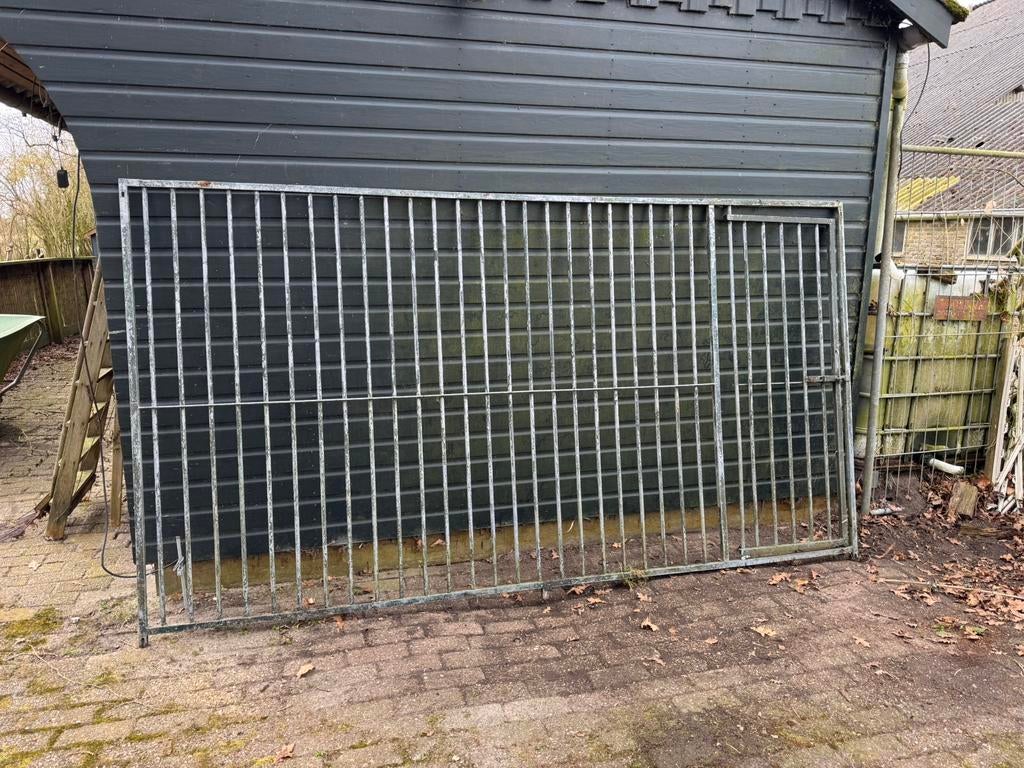 2 kenneldelen deur rechts en links 1.60x3m en 1.60x 1.50m, Dieren en Toebehoren, Hondenhokken, Ophalen, Hondenkennel, 100 cm of meer
