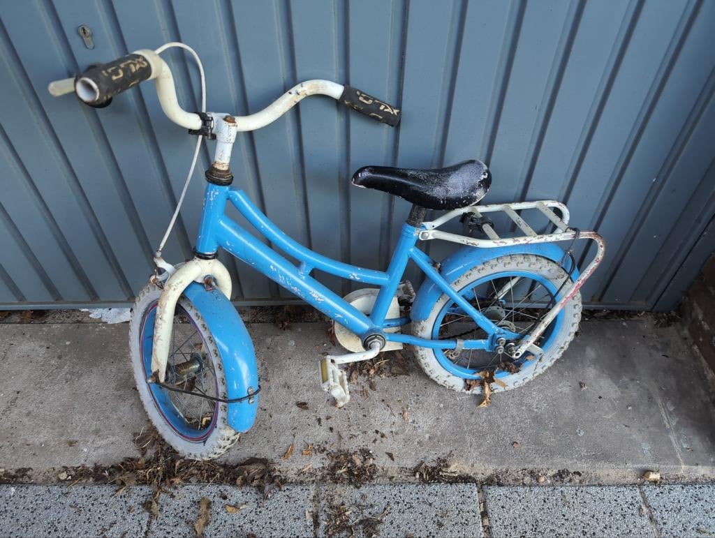 Gratis: kinderfietsje die wat liefde nodig heeft, Ophalen, Gebruikt, Minder dan 16 inch