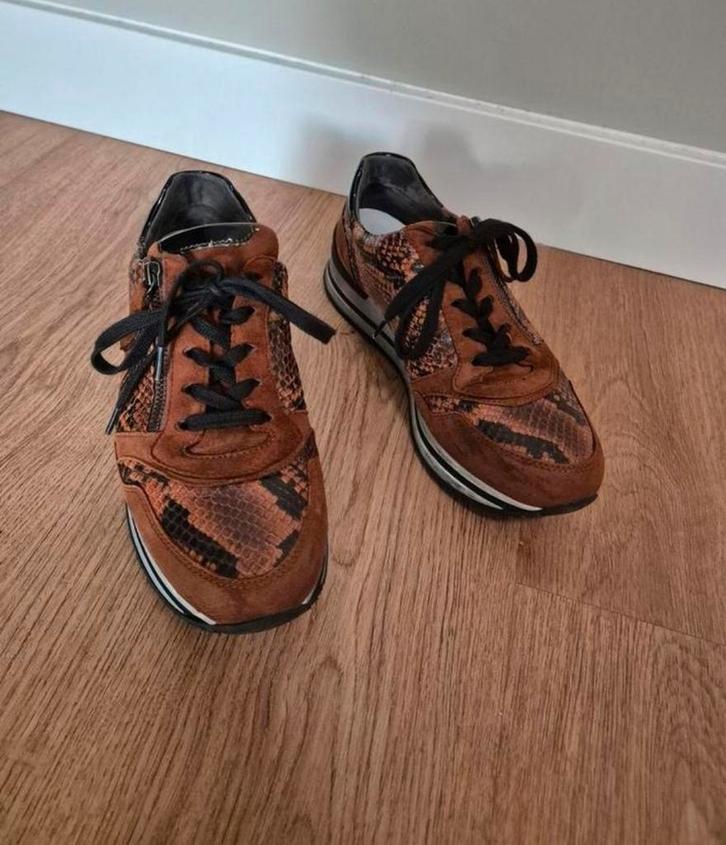 GABOR sneakers met slangenprint, Kleding | Dames, Schoenen, Zo goed als nieuw, Sneakers of Gympen, Bruin, Ophalen of Verzenden