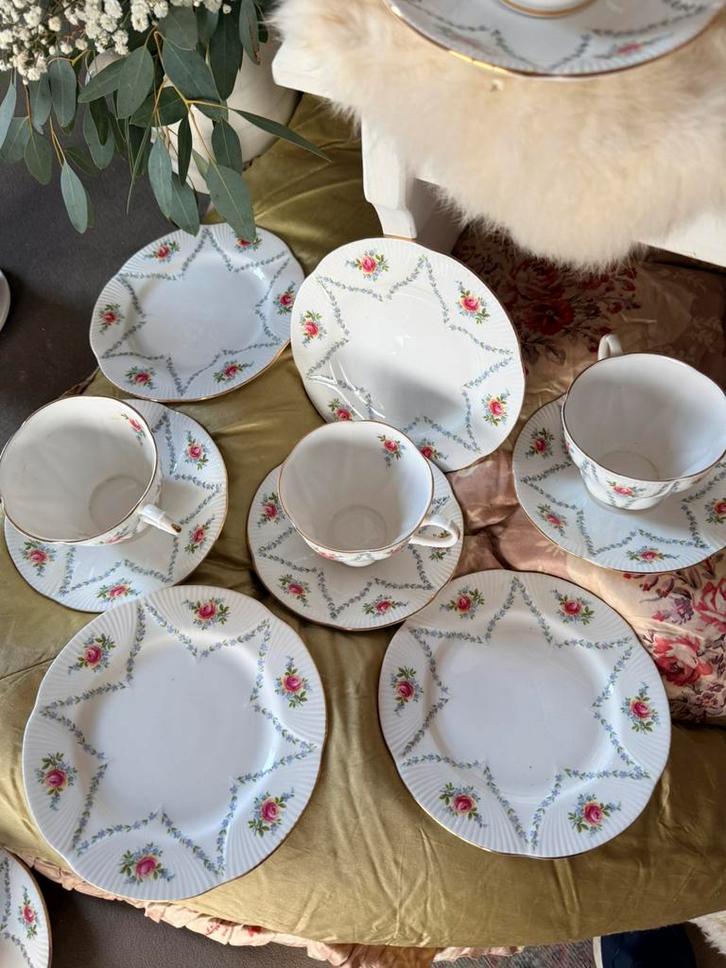 Royal Albert Minuet 1927 6 pers koffie thee taart servies, Antiek en Kunst, Antiek | Servies compleet, Ophalen