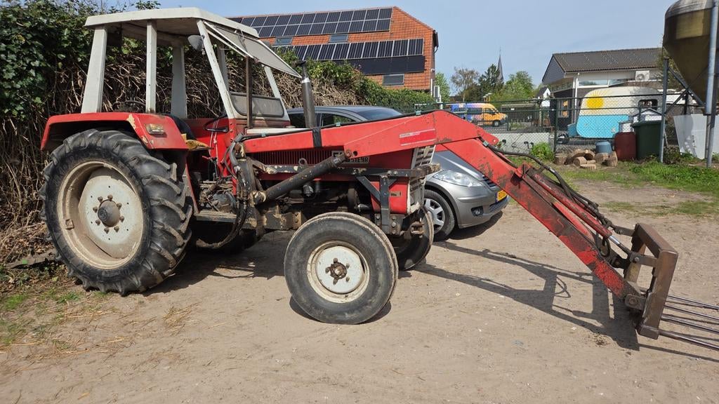 Steyr Tractor met voorlader let op motor is minder