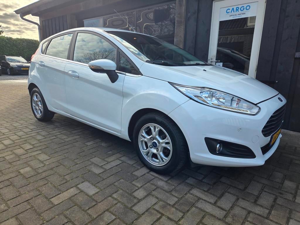 Ford Fiesta 1.5 TDCi Titanium Lease Edition EURO 6, Auto's, Ford, Voorwielaandrijving, Stof, Gebruikt, Zwart