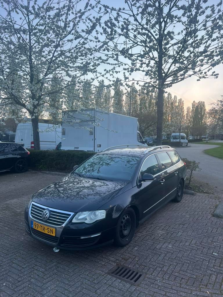 Volkswagen Passat 1.6 FSI 85KW Variant 2007 Zwart, Auto's, Volkswagen, 4 cilinders, Zwart, Origineel Nederlands, Handgeschakeld