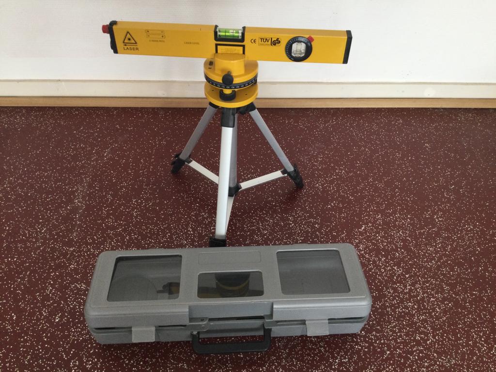 Laser waterpas met statief, Doe-het-zelf en Verbouw, Ophalen of Verzenden, Zo goed als nieuw, Overige meters