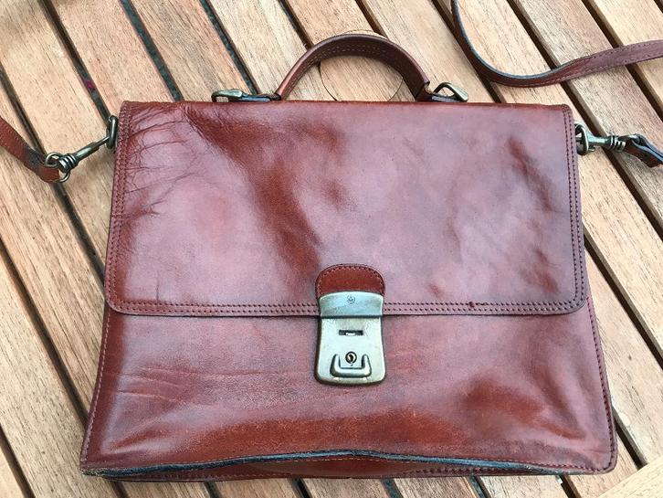 doorleefde leren akte tas met vakken - kastanje bruin, Sieraden, Tassen en Uiterlijk, Tassen | Damestassen, Handtas, Bruin, Ophalen of Verzenden