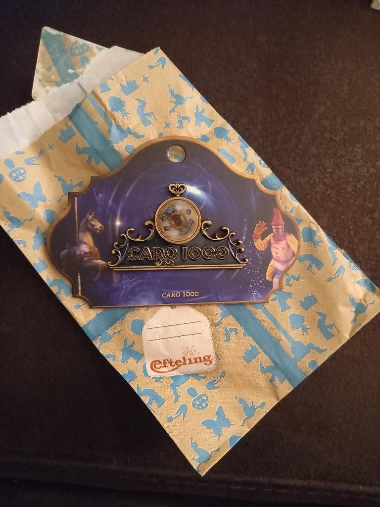 Efteling pin  caro 1000e  show, Ophalen of Verzenden, Nieuw, Button of Speldje