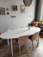 Witte ovale eettafel - Modern en ruim, Huis en Inrichting, Tafels | Eettafels, Ophalen, Overige materialen, Gebruikt, 50 tot 100 cm