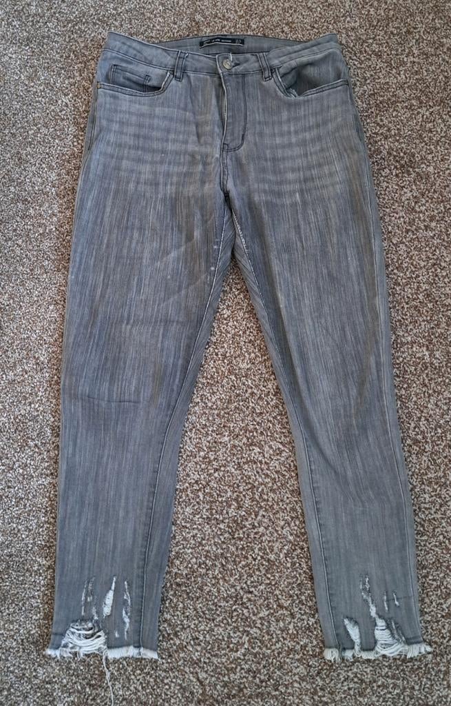 Grijze jeans, maat 40, lengte 90 cm, op de kuit, Ophalen of Verzenden, Gedragen, Grijs, W30 - W32 (confectie 38/40)