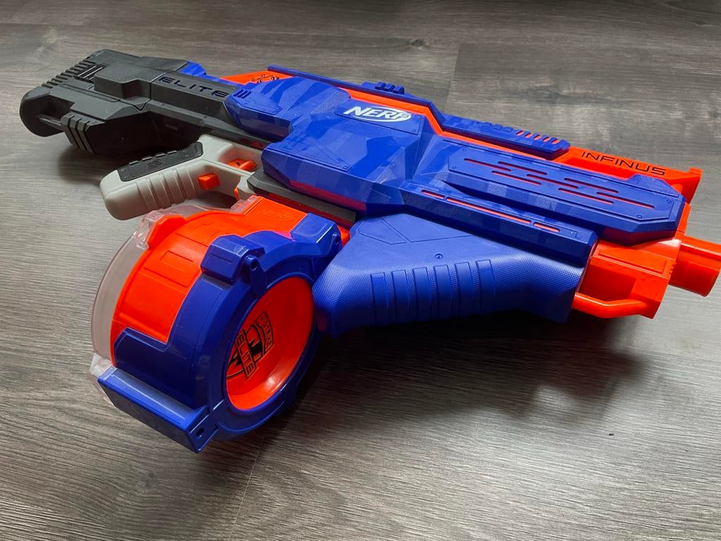 Nerf Elite Infinus Blaster, Kinderen en Baby's, Speelgoed | Buiten | Actiespeelgoed, Ophalen of Verzenden, Zo goed als nieuw