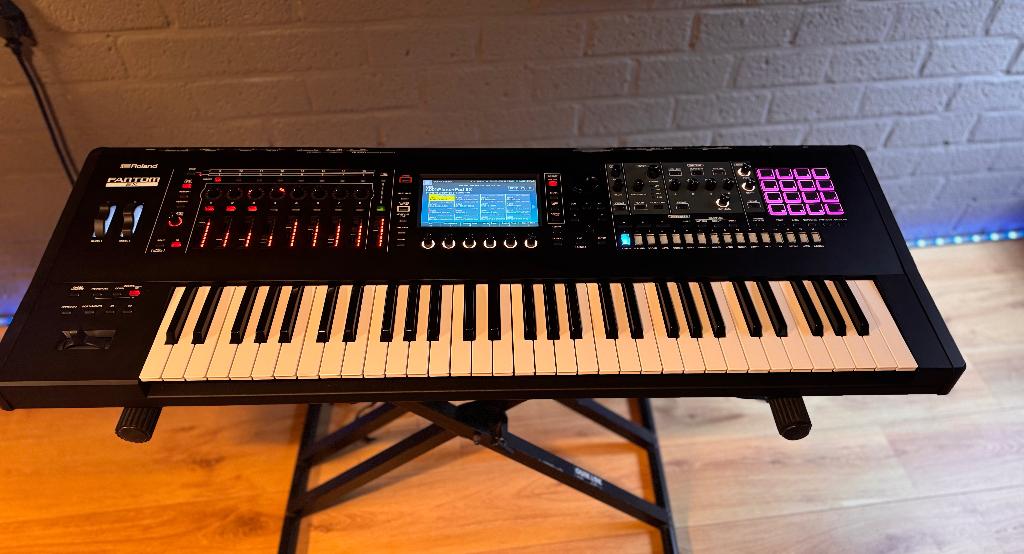 Roland Fantom 6 ex nieuwstaat, Ophalen, 61 toetsen, Met midi-aansluiting, Roland
