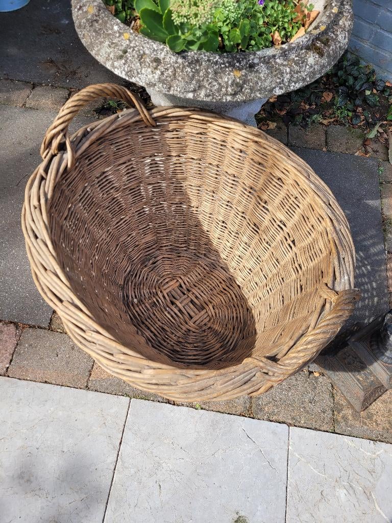 Antieke grote rieten mand, Ophalen, Heikant 21 Kaatsheuvel, Gebruikt, Mand