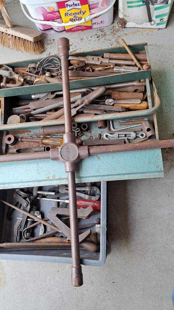 Gereedschapskist met inhoud, Ophalen