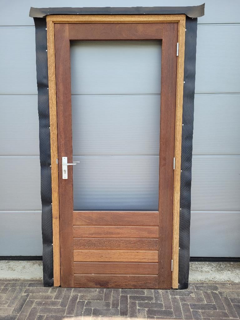 Meranti houten deurkozijn, Doe-het-zelf en Verbouw, Deuren en Horren, Ophalen, 80 tot 100 cm, Nieuw, Buitendeur