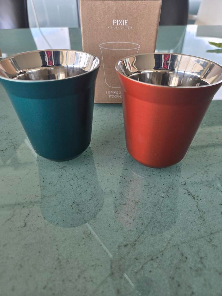 2 Nespresso Pixie Lungo cups 1x blauw 1x rood, Nieuw, Ophalen of Verzenden, Glas, Overige stijlen
