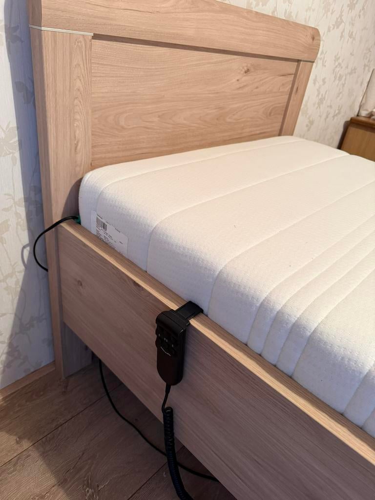 Senioren bed, Ophalen, 90 cm, Eenpersoons, Zo goed als nieuw