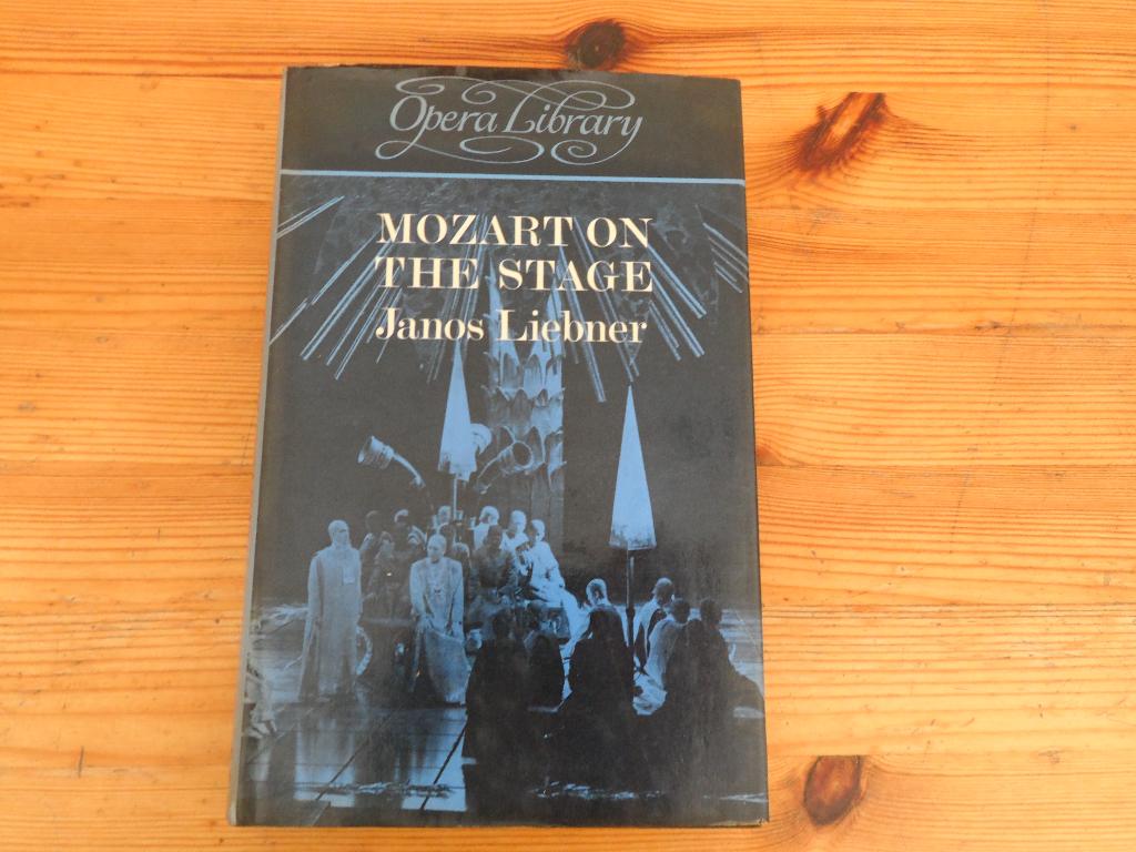 Mozart on the stage - janos liebner, Boeken, Muziek, Ophalen of Verzenden, Gelezen, Artiest