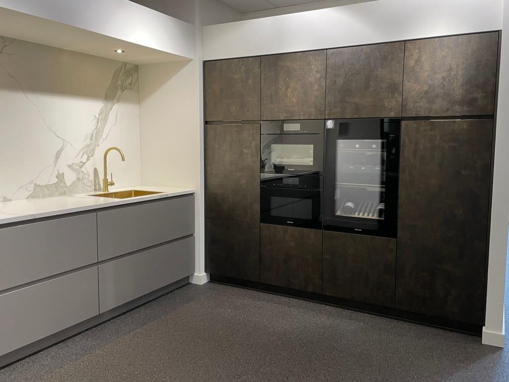 Showroomkeuken, Ophalen, Dubbelwandige keuken, Greeploos, Graniet of Steen