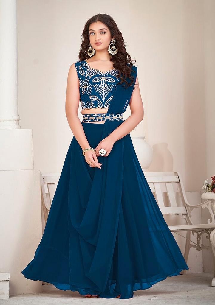 Blue Lehenga in size S with embroidered top - new, Kleding | Dames, Gelegenheidskleding, Zo goed als nieuw, Overige typen, Blauw
