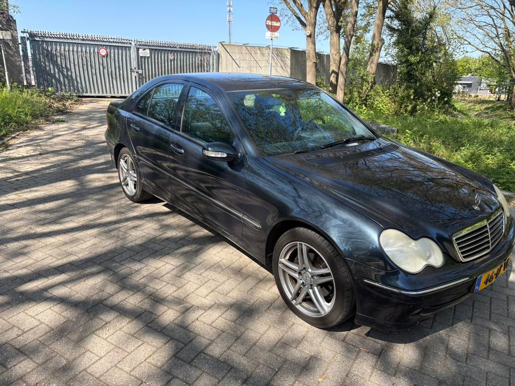 Mercedes-Benz C-Klasse 2.0 C200 Kompr Sedan AUT 2003 Zwart, Automaat, Achterwielaandrijving, 4 cilinders, 75 €/maand