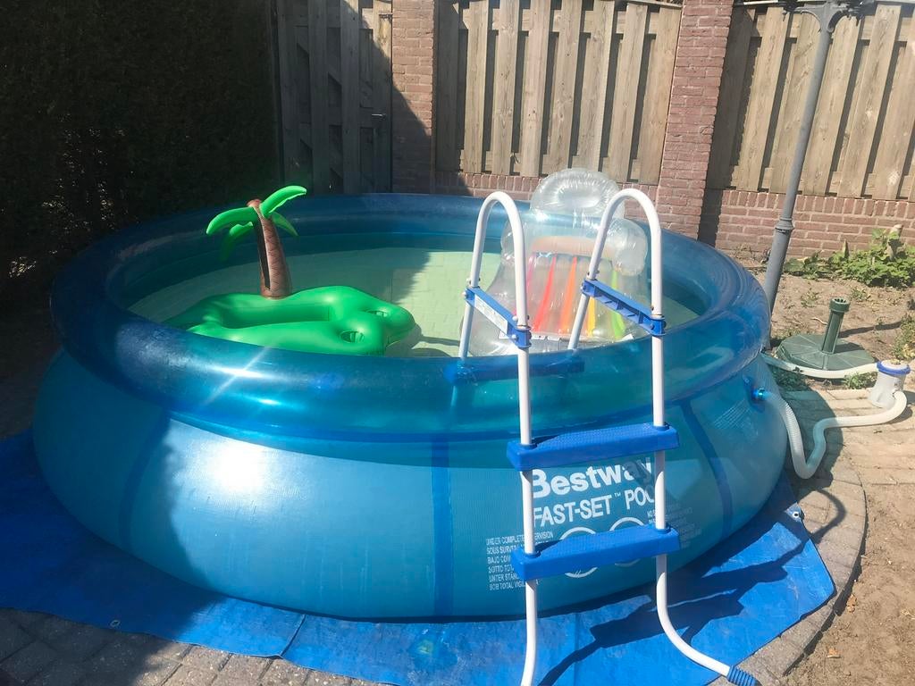 Bestway opblaas zwembad met veel toebehoren, pomp, trap etc., Ophalen, Gebruikt, Rond, Opzetzwembad