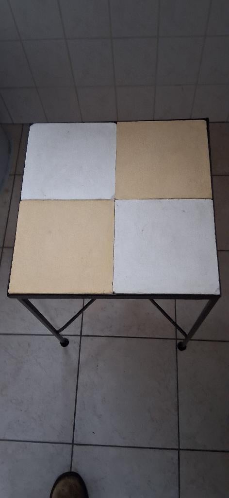 Bijzettafeltje, Minder dan 55 cm, Gebruikt, Metaal of Aluminium, Vierkant